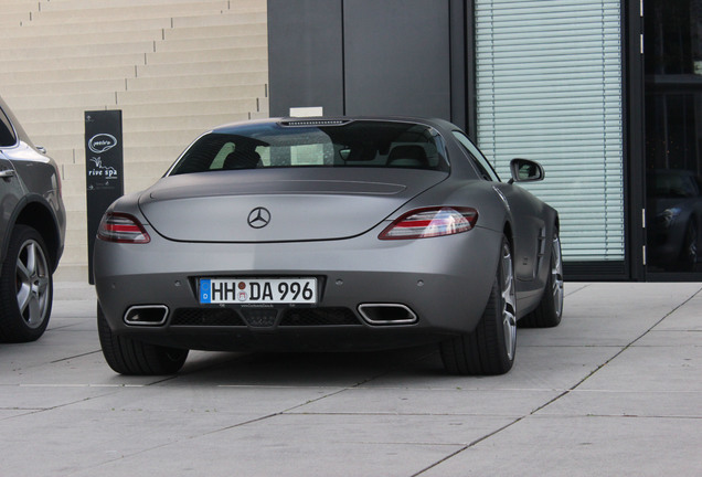 Mercedes-Benz SLS AMG