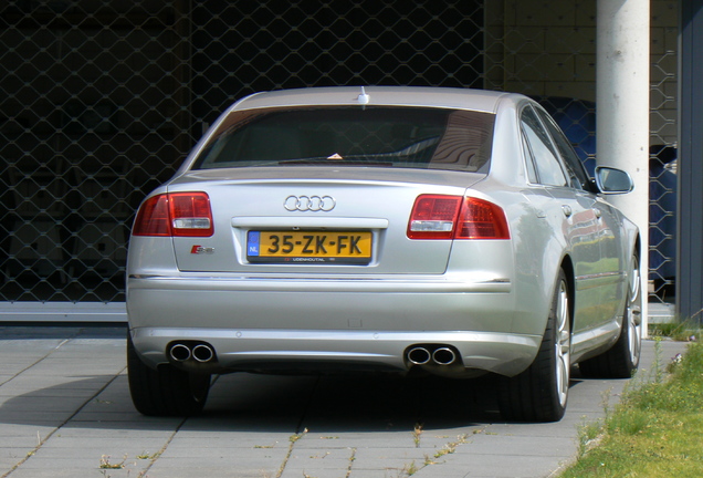 Audi S8 D3