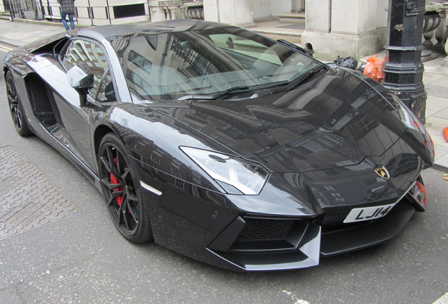 Lamborghini Aventador LP700-4 Roadster