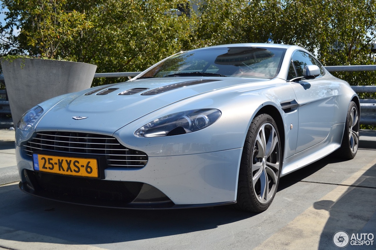 Aston Martin V12 Vantage