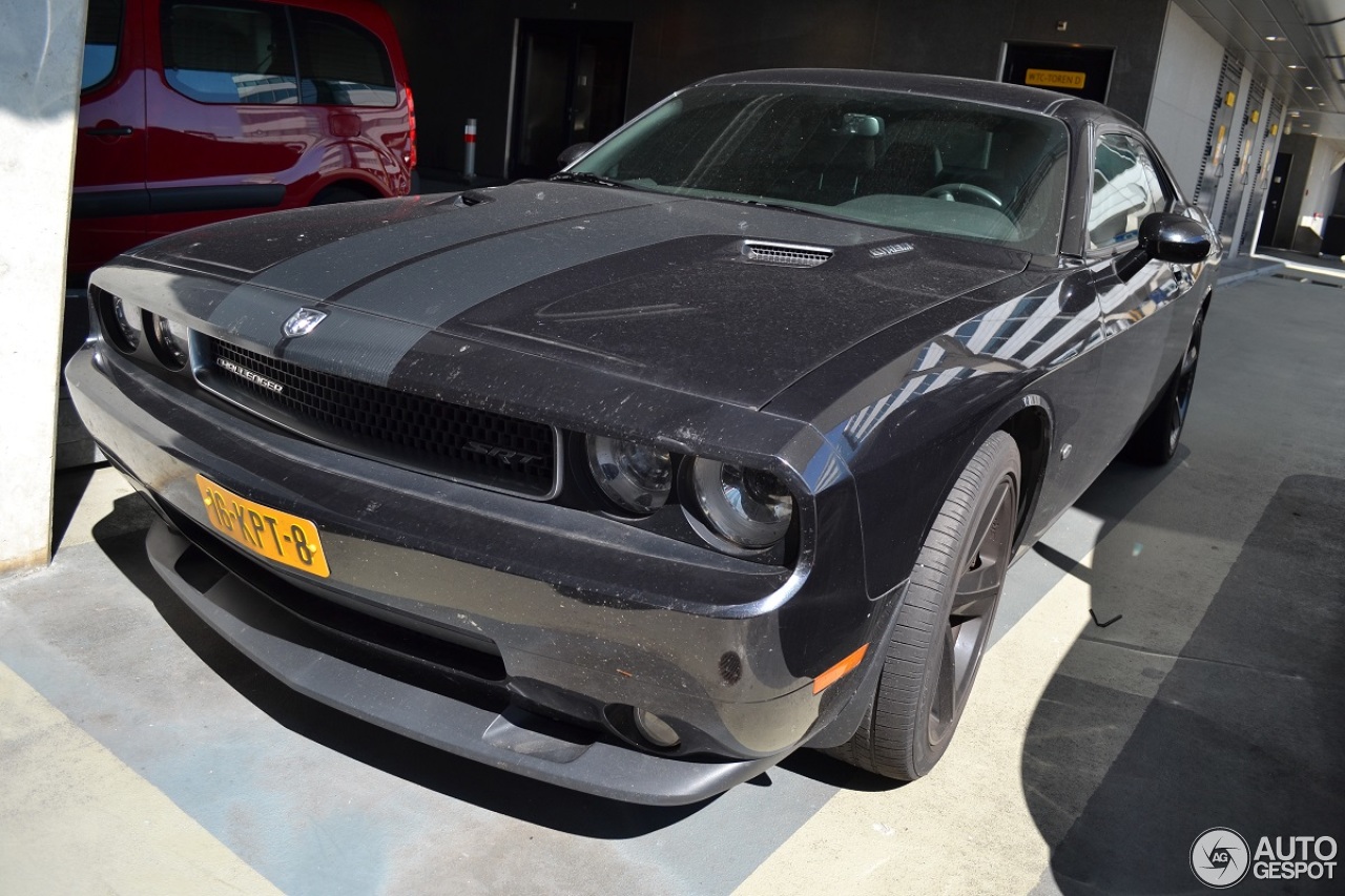 Dodge Challenger SRT-8