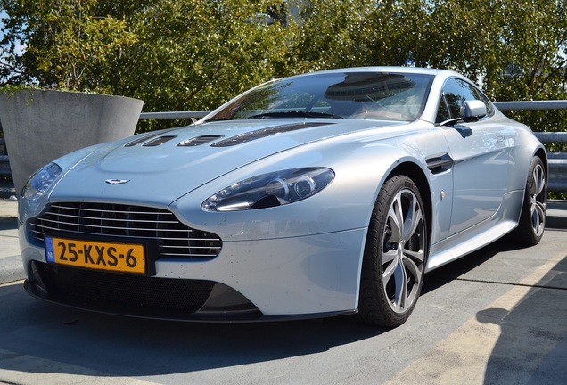 Aston Martin V12 Vantage