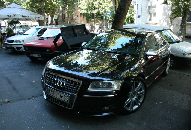 Audi S8 D3