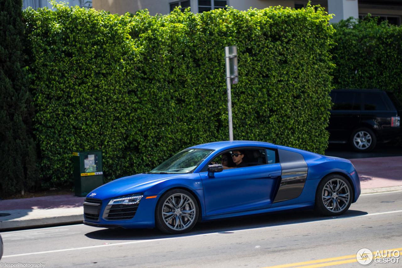 Audi R8 V10 Plus 2013