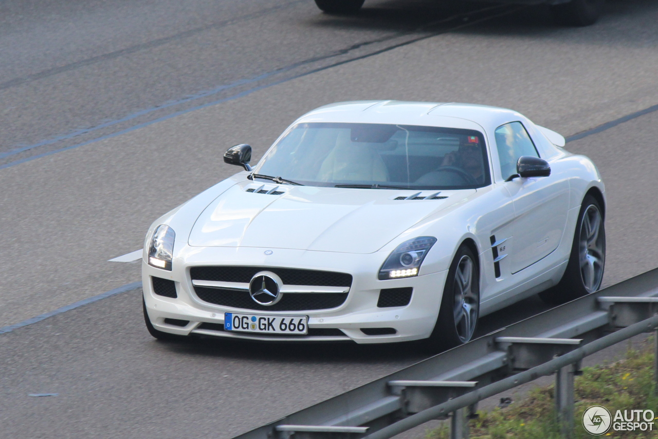 Mercedes-Benz SLS AMG