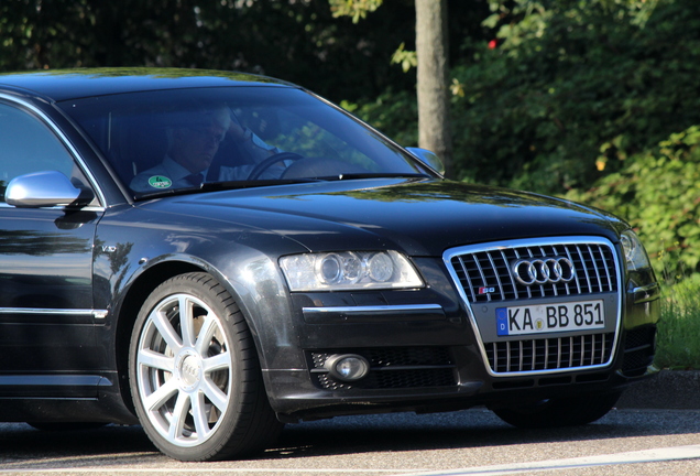 Audi S8 D3