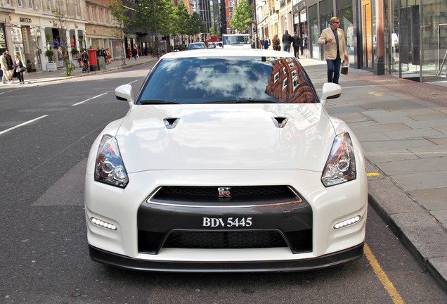 Nissan GT-R