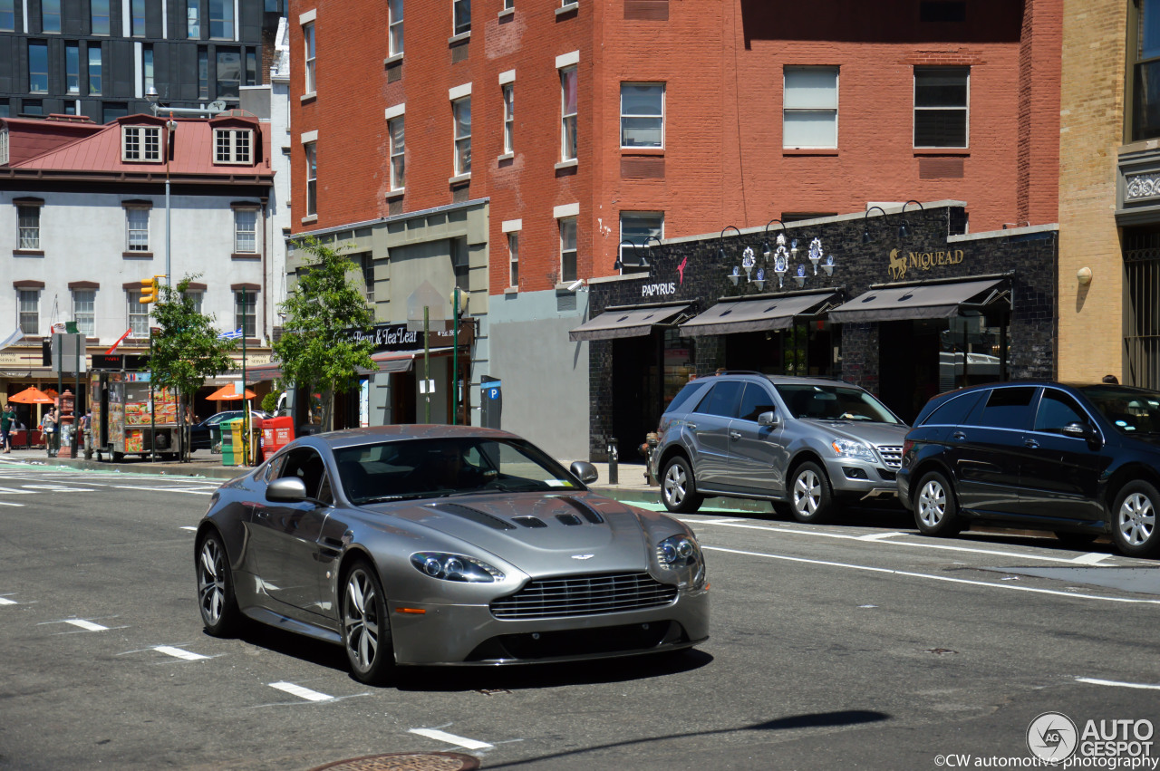 Aston Martin V12 Vantage