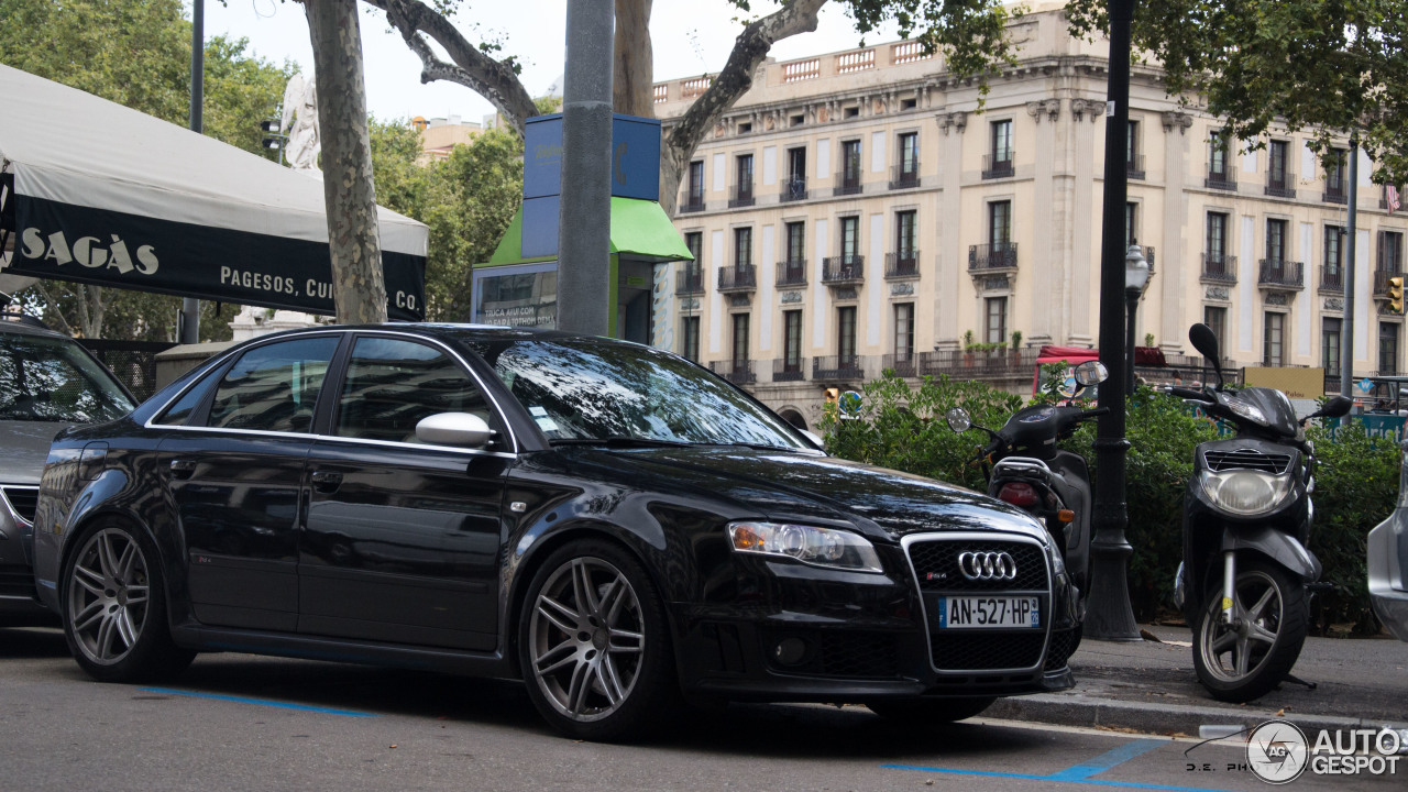 Audi RS4 Sedan