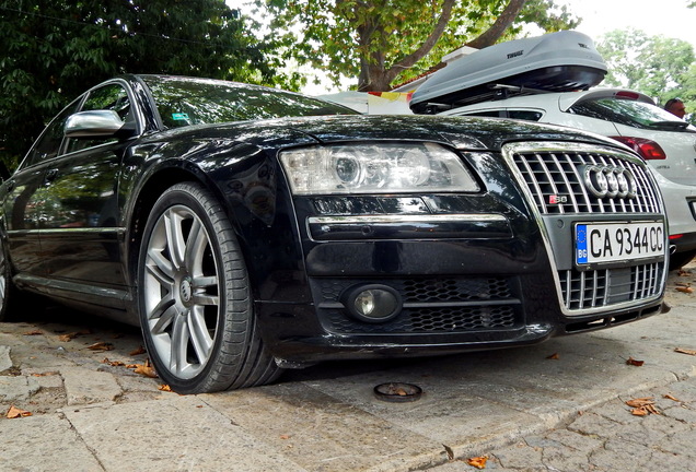 Audi S8 D3