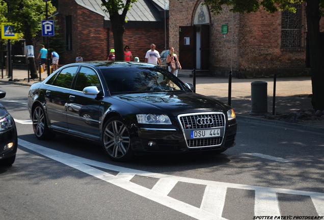 Audi S8 D3