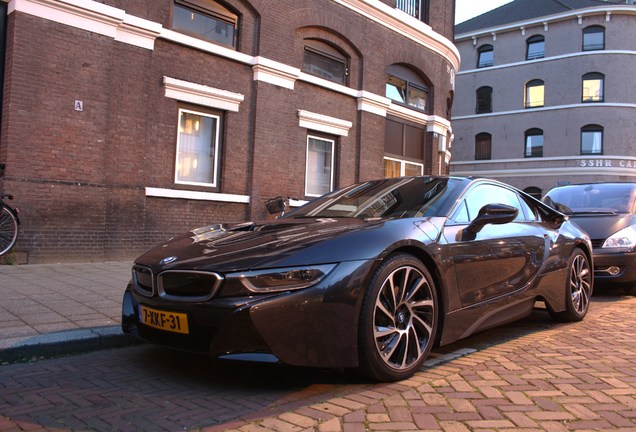 BMW i8