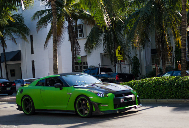 Nissan GT-R Garage Defend