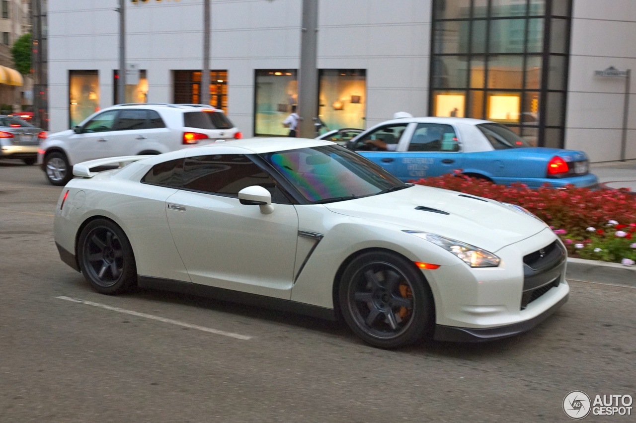 Nissan GT-R