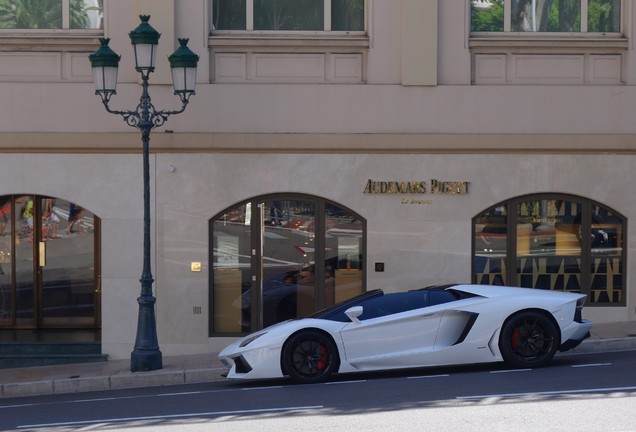 Lamborghini Aventador LP700-4 Roadster