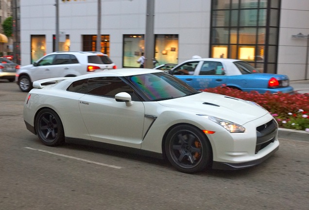 Nissan GT-R