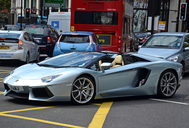 Lamborghini Aventador LP700-4 Roadster