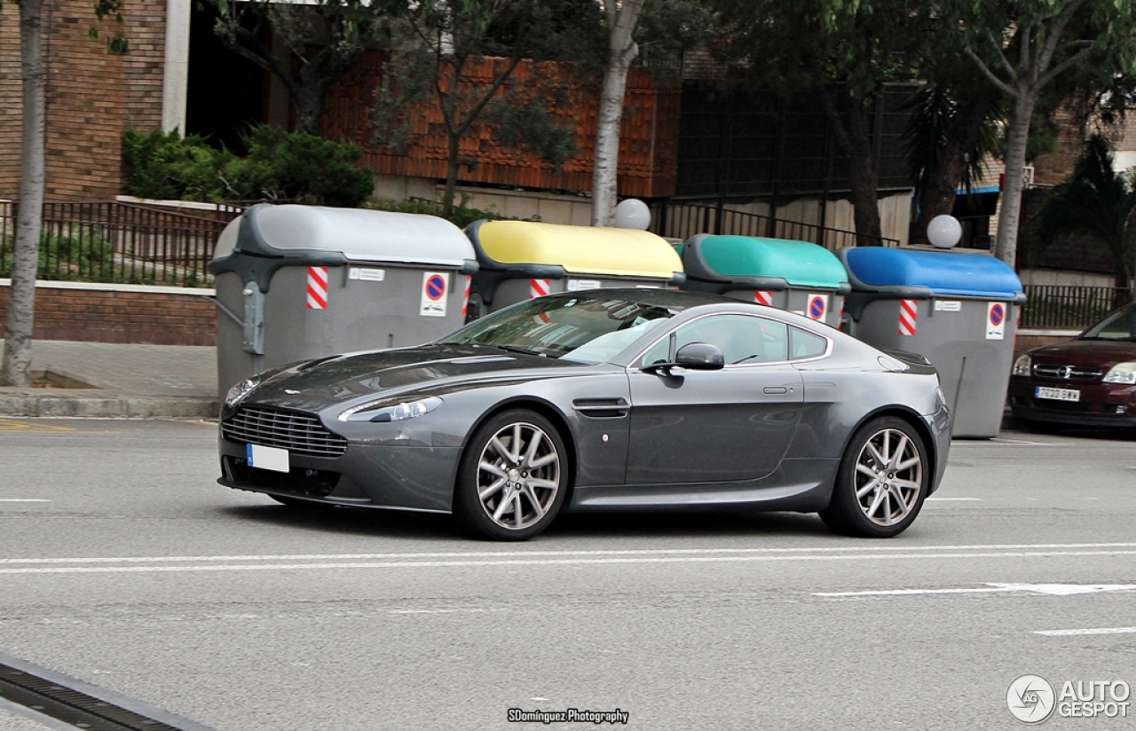 Aston Martin V8 Vantage 2012