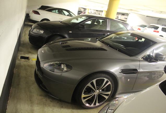 Aston Martin V12 Vantage