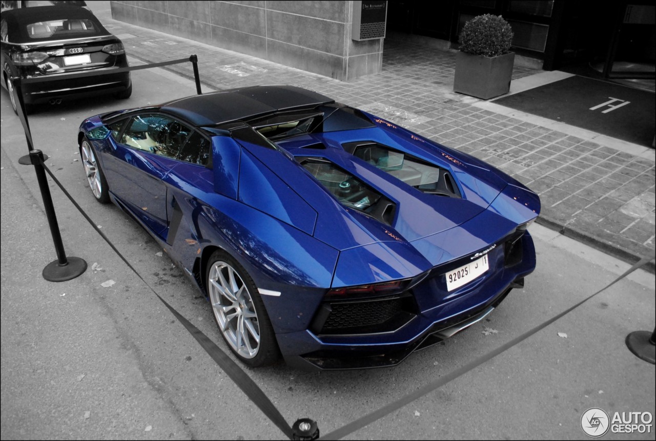 Lamborghini Aventador LP700-4 Roadster