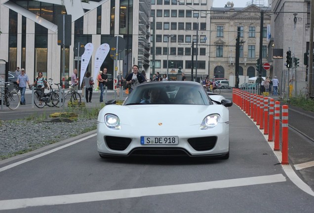 Porsche 918 Spyder Weissach Package