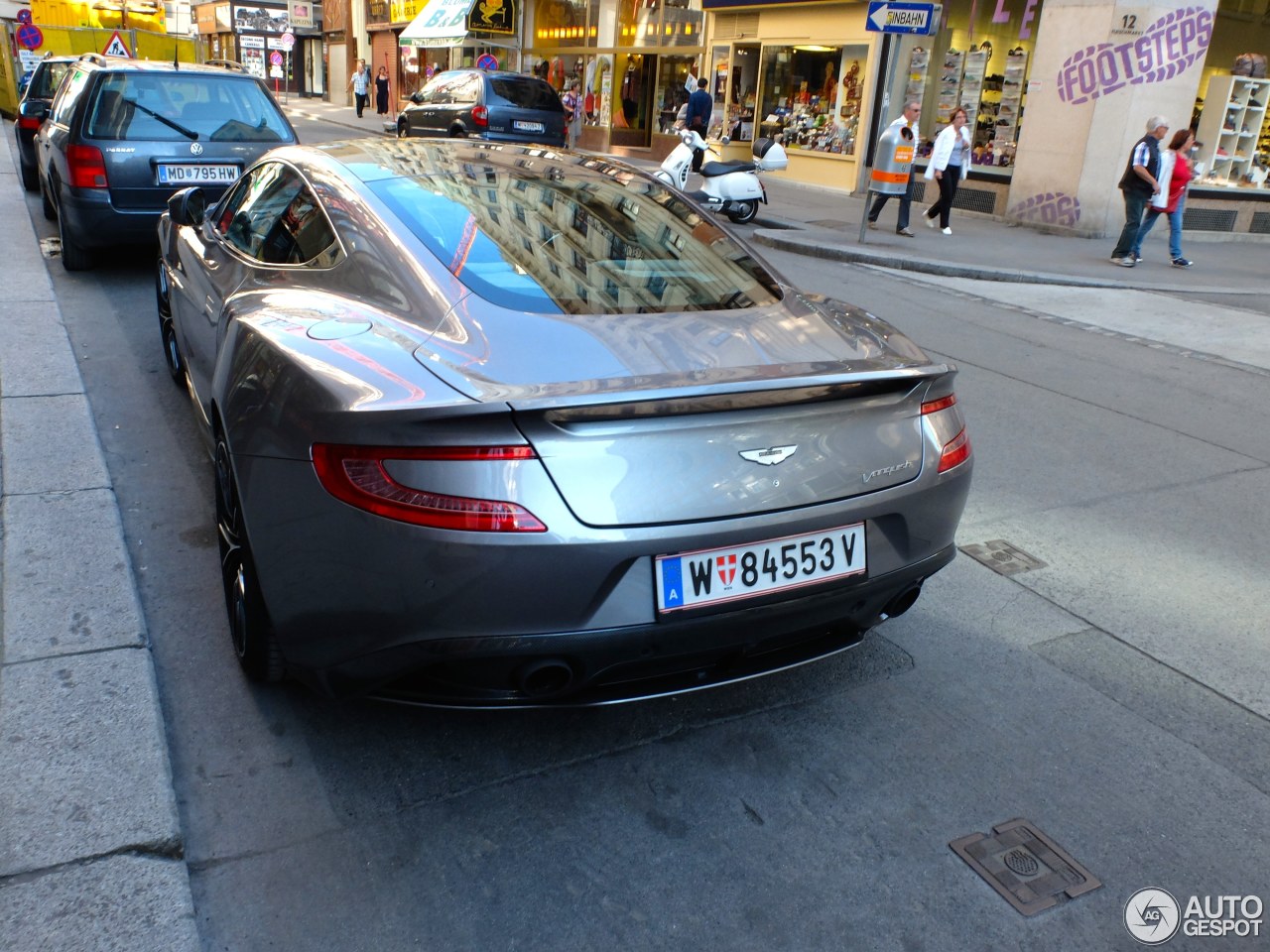 Aston Martin Vanquish 2013