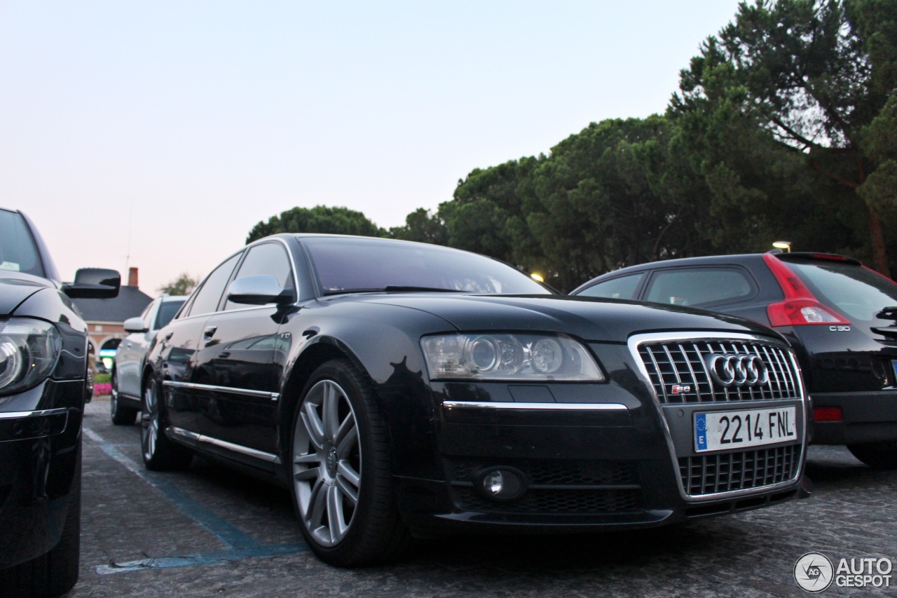 Audi S8 D3