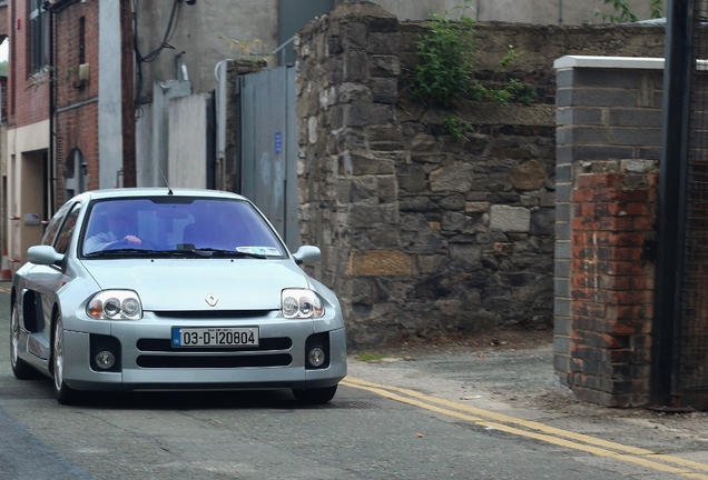 Renault Clio V6