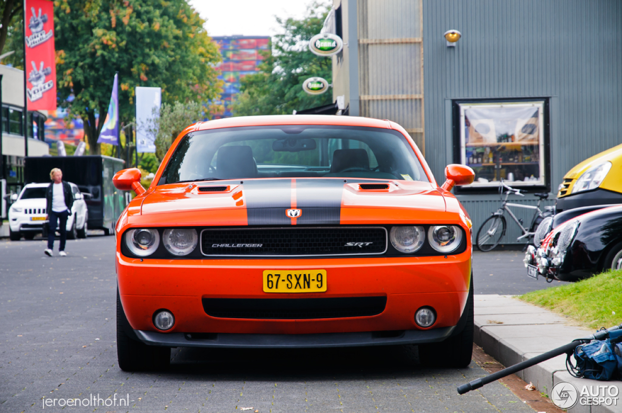 Dodge Challenger SRT-8