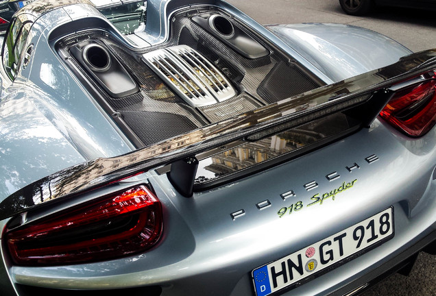 Porsche 918 Spyder Weissach Package