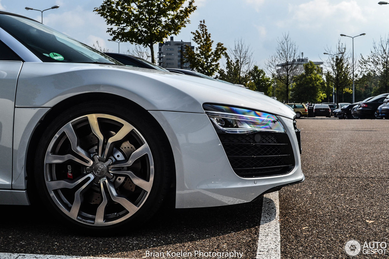 Audi R8 V8 Spyder 2013