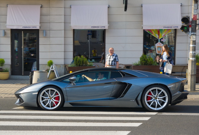 Lamborghini Aventador LP700-4 Roadster