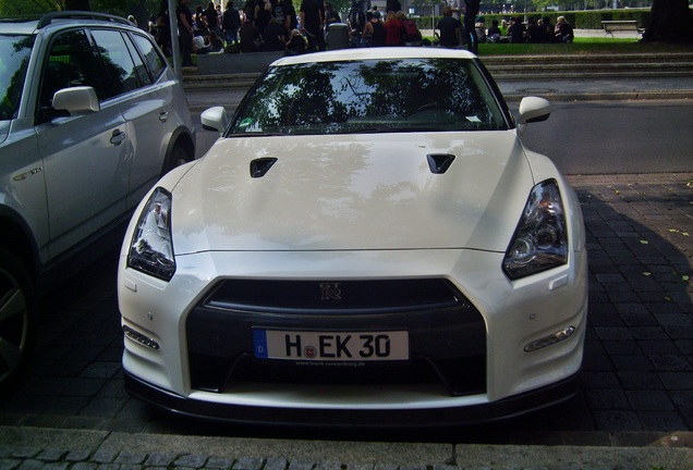 Nissan GT-R