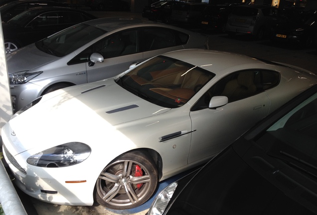 Aston Martin DB9