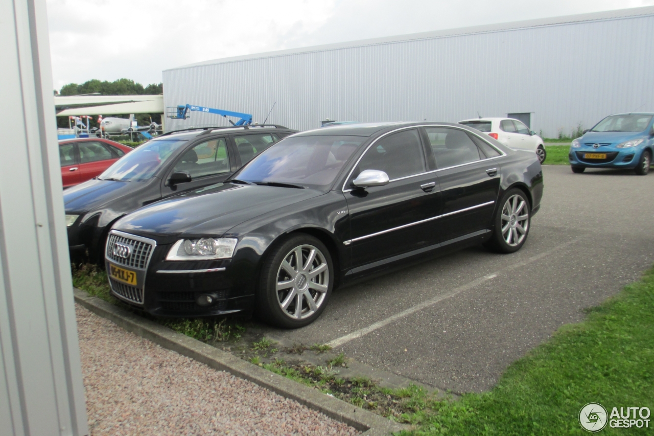 Audi S8 D3