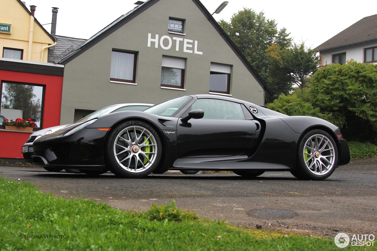 Porsche 918 Spyder Weissach Package