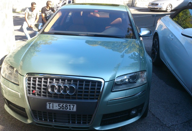 Audi S8 D3