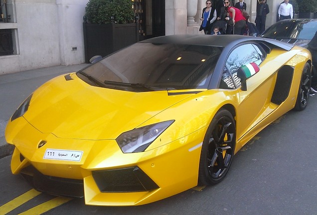 Lamborghini Aventador LP700-4