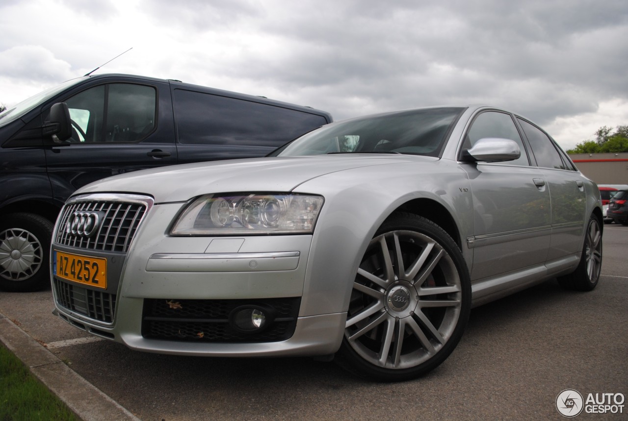 Audi S8 D3