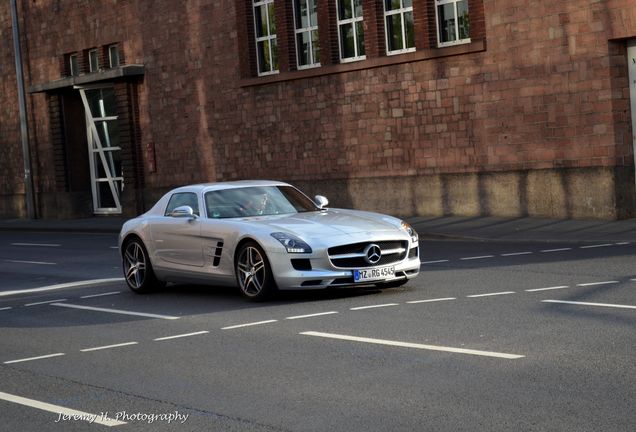 Mercedes-Benz SLS AMG