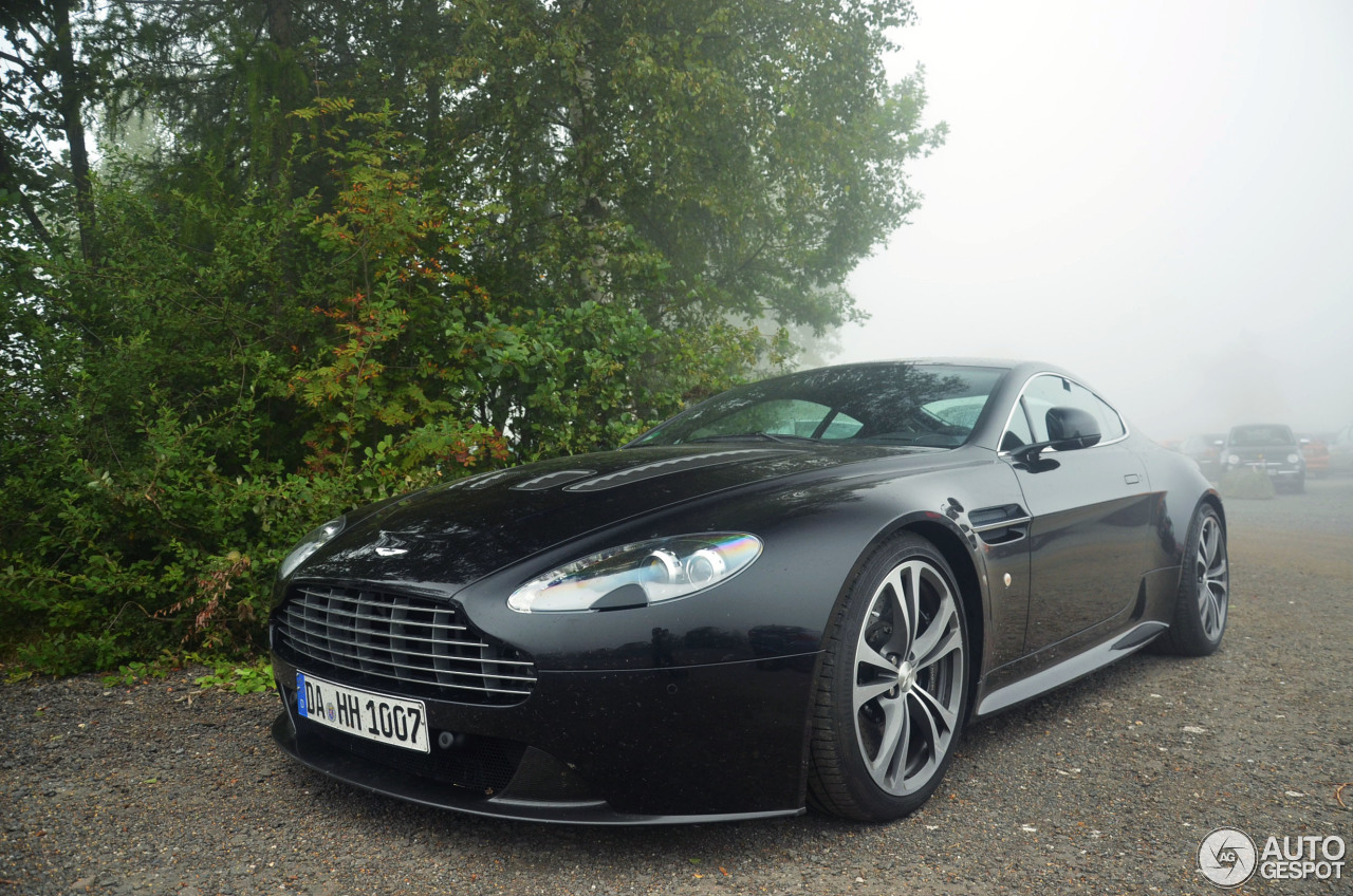 Aston Martin V12 Vantage