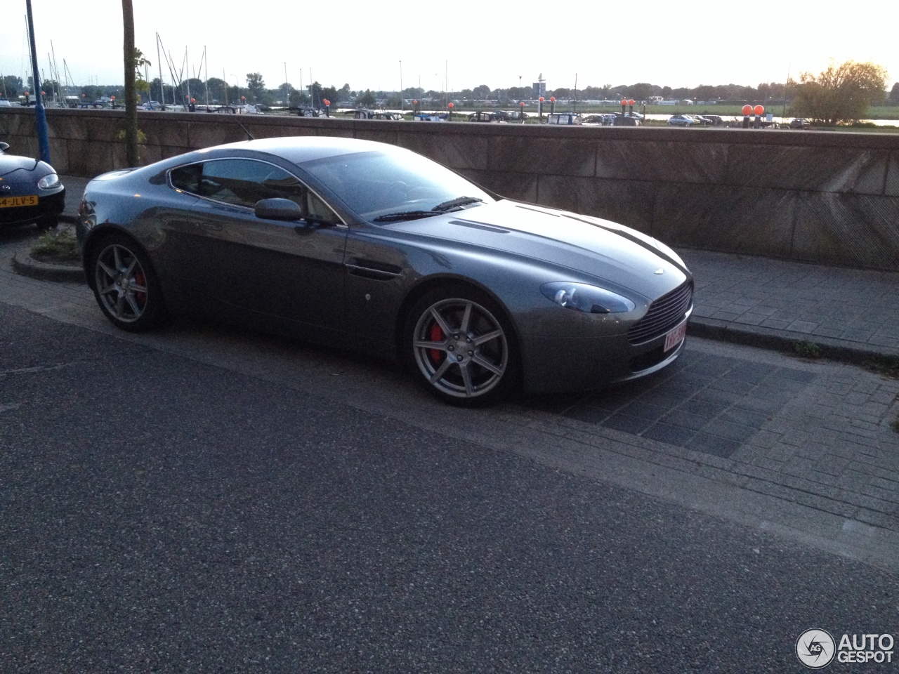 Aston Martin V8 Vantage