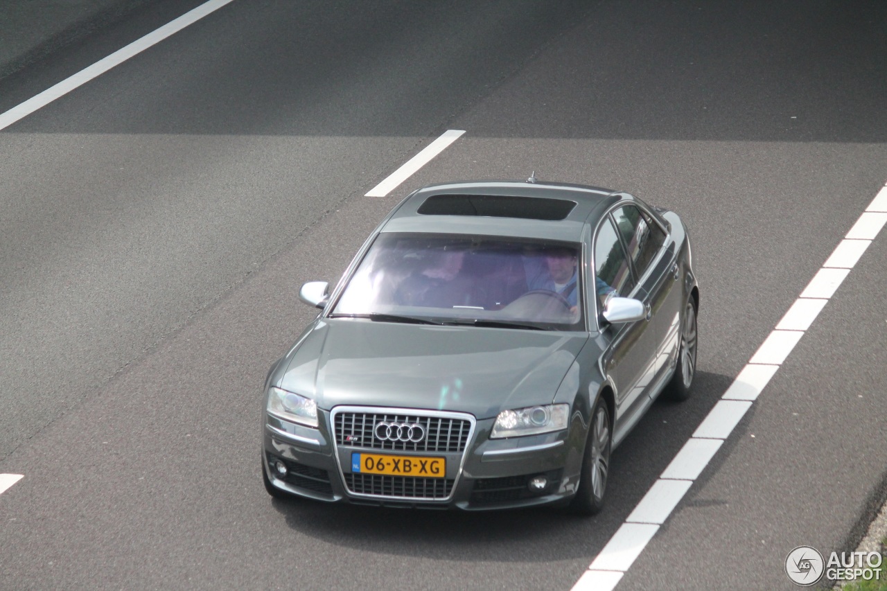 Audi S8 D3