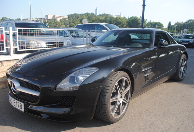 Mercedes-Benz SLS AMG