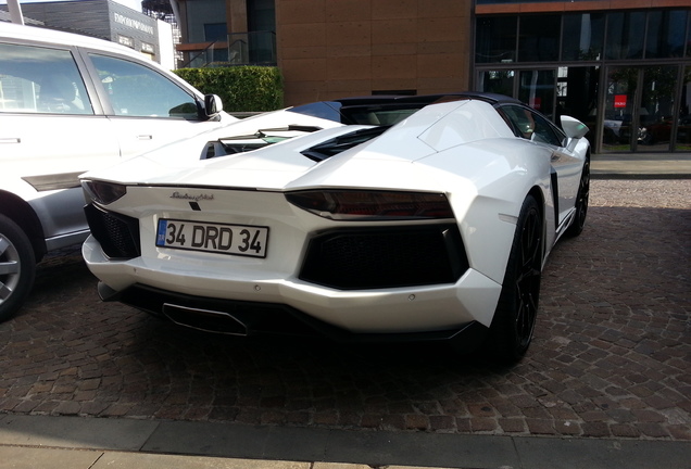 Lamborghini Aventador LP700-4 Roadster