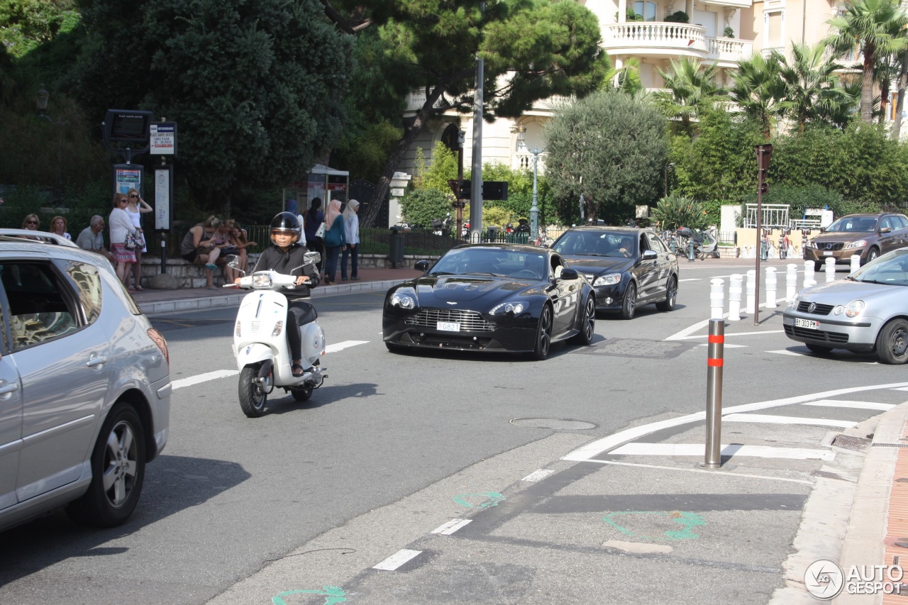 Aston Martin V12 Vantage Carbon Black Edition