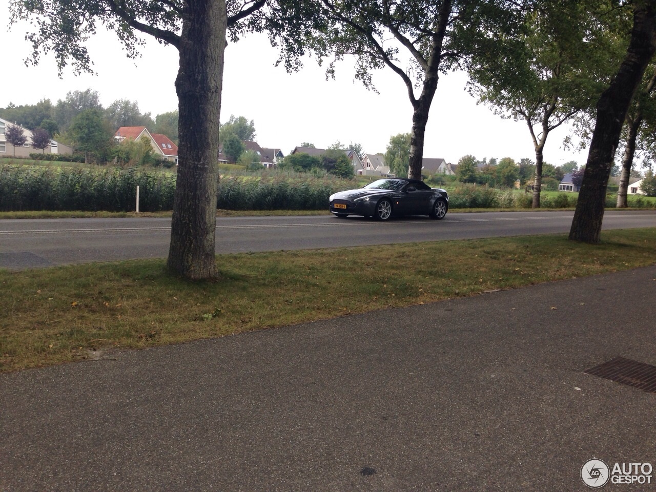 Aston Martin V8 Vantage Roadster