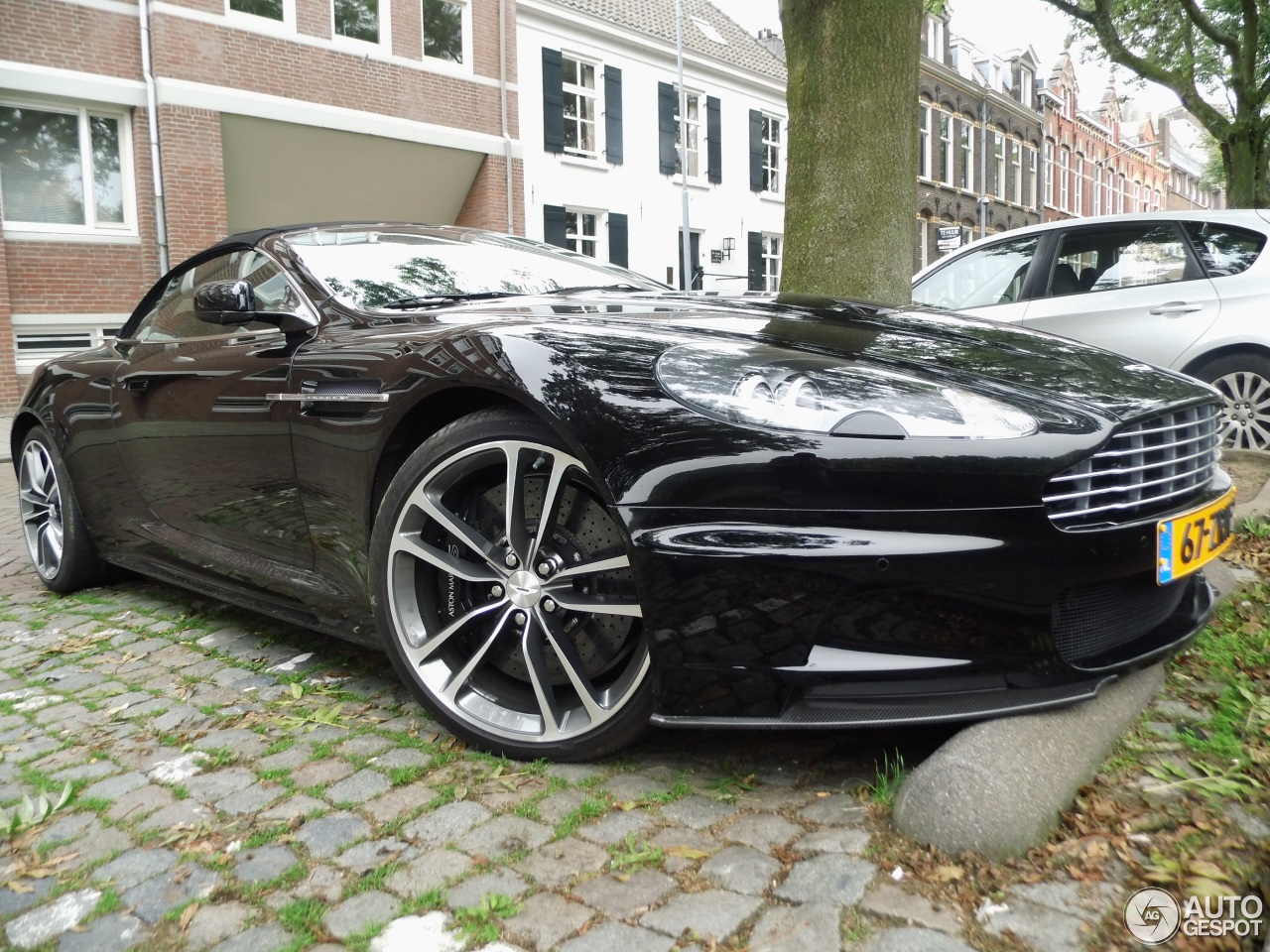 Aston Martin DBS Volante