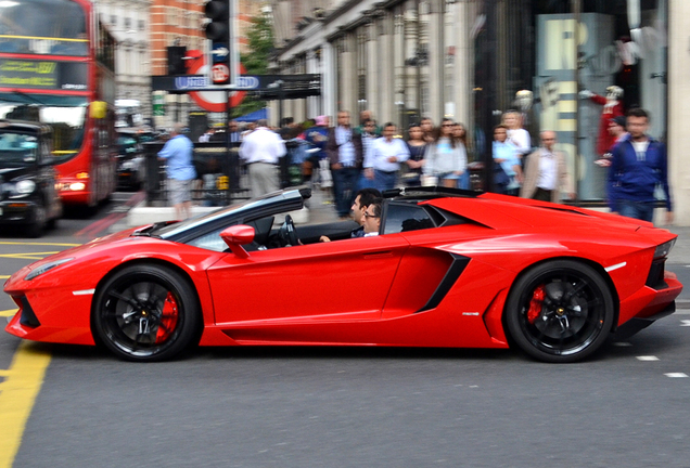 Lamborghini Aventador LP700-4 Roadster