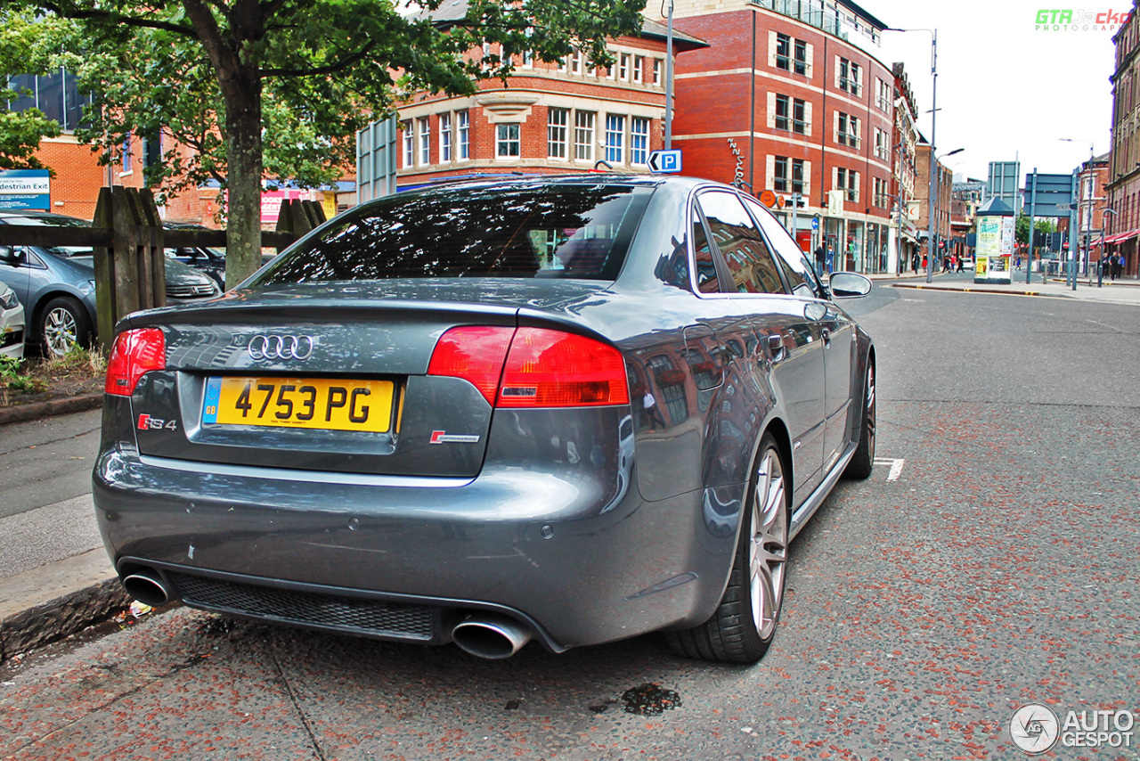 Audi RS4 Sedan